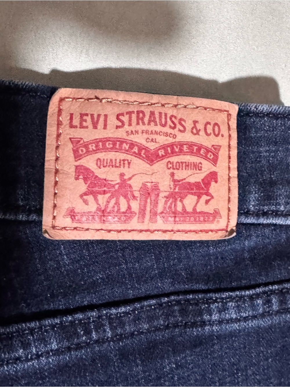 Womens Levi’s Jeans Classic Straight Size 20W Dark Denim Blue - Picture 9 of 11